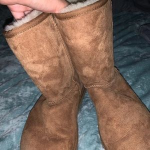 Ugg’s size 9